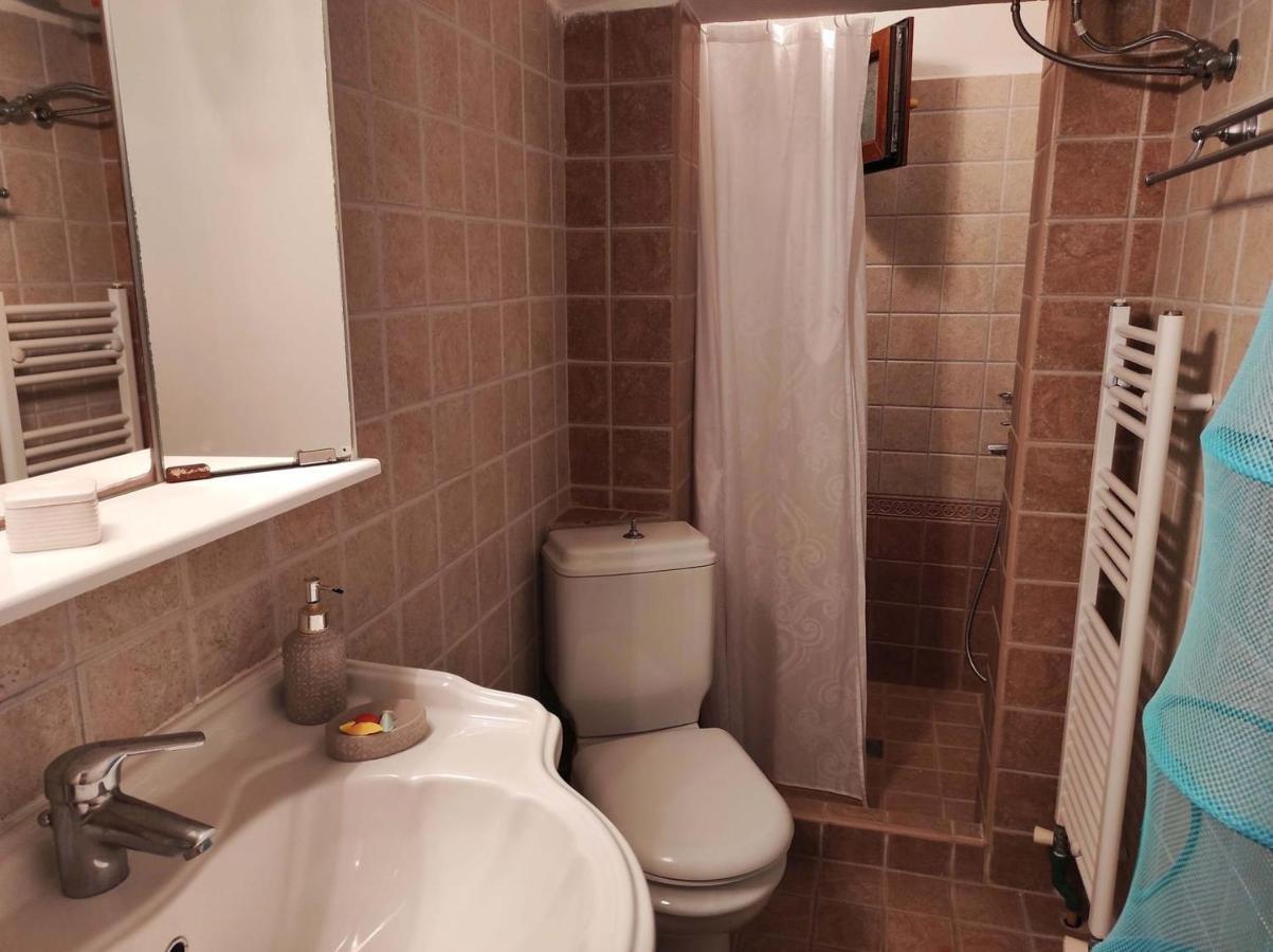 Beach Front Apartment In Пефкохори Экстерьер фото