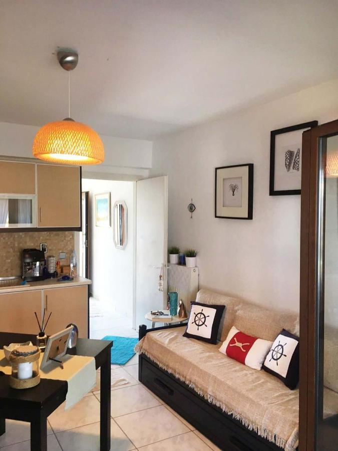 Beach Front Apartment In Пефкохори Экстерьер фото