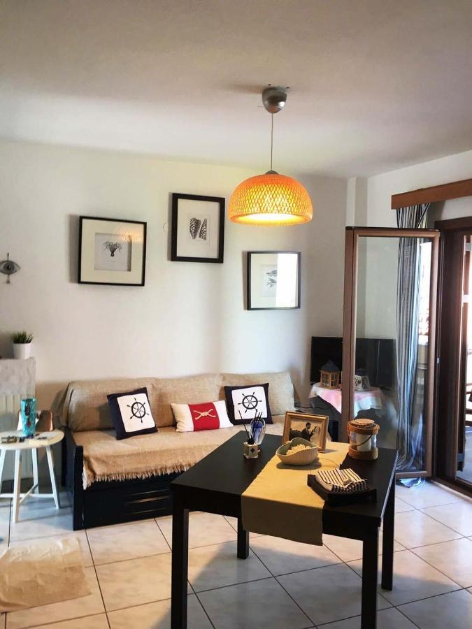 Beach Front Apartment In Пефкохори Экстерьер фото