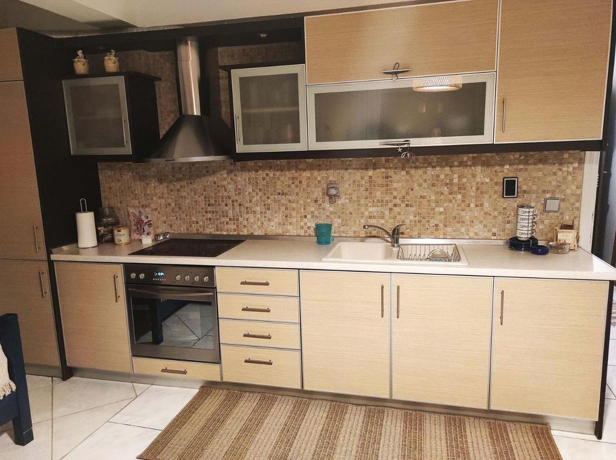 Beach Front Apartment In Пефкохори Экстерьер фото
